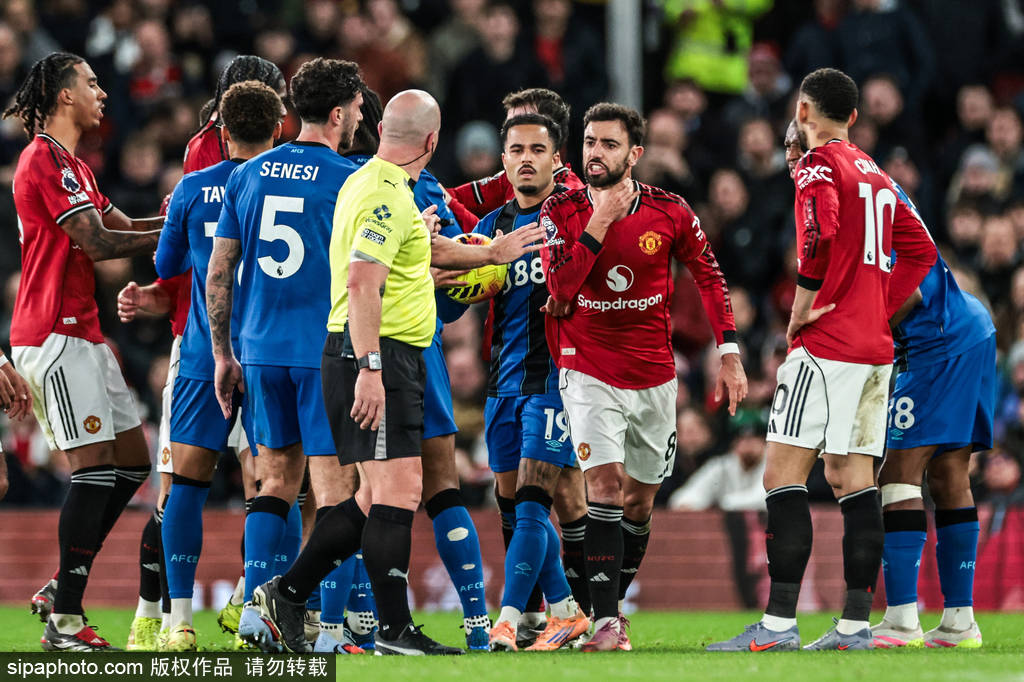 曼联冤？伯恩茅斯多次疑似禁区手球未判 锁喉对手仅染黄